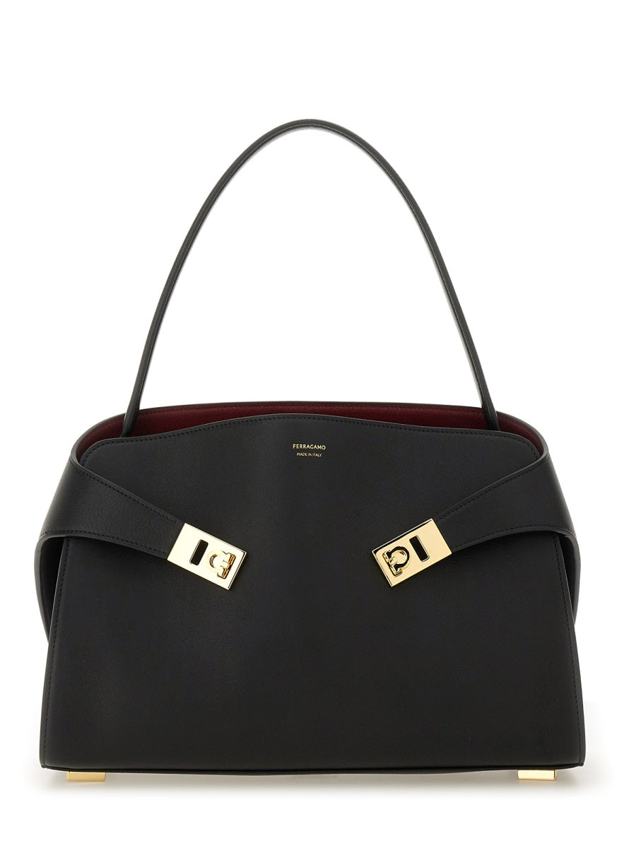 Bolsa de ombro feminina Ferragamo "Hug Soft"
