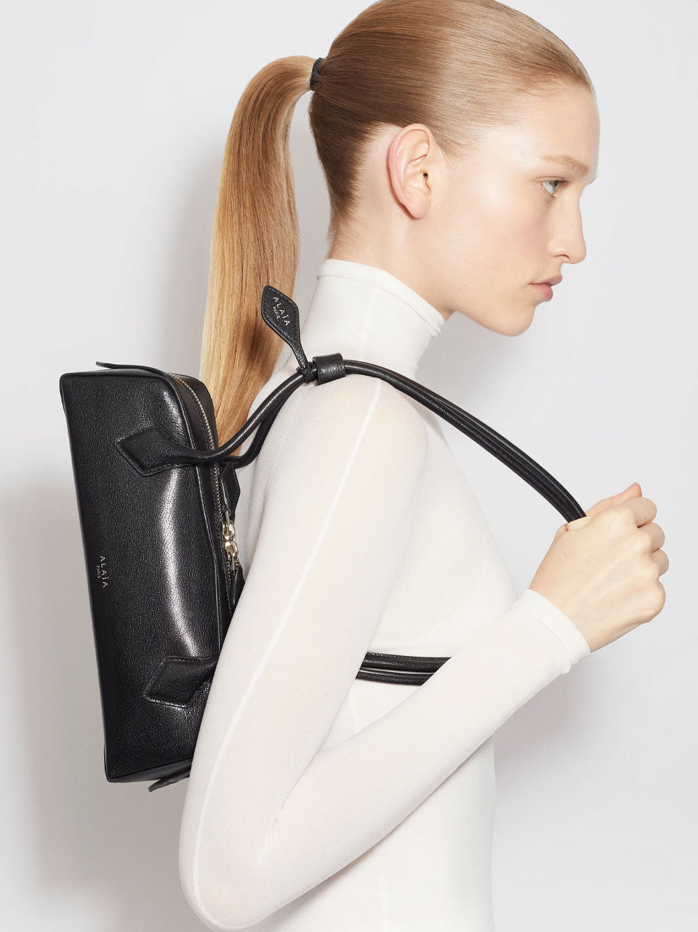 Alaia Women Le Teckel Small Bag In Leather