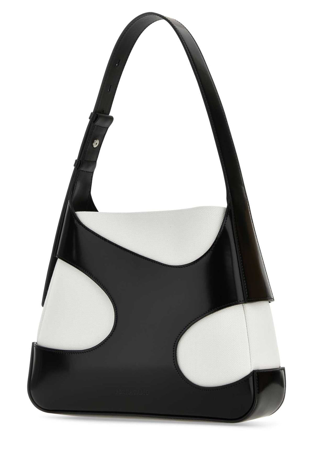 Bolsa de ombro feminina Salvatore Ferragamo tamanho G, bicolor, em couro e lona com recortes.