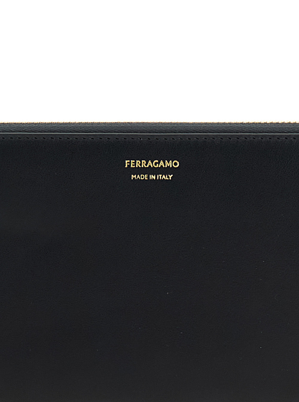 Carteira feminina Ferragamo 'Continental' preta com logotipo na frente em couro.