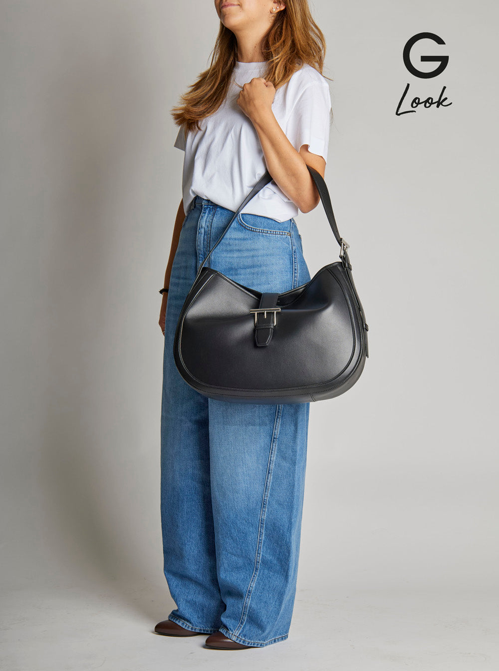 Alexander Mcqueen Women Black Shoulder Bag With Adjustable Shoulder Strap And T Buckle Closure On The Front In Leather Woman