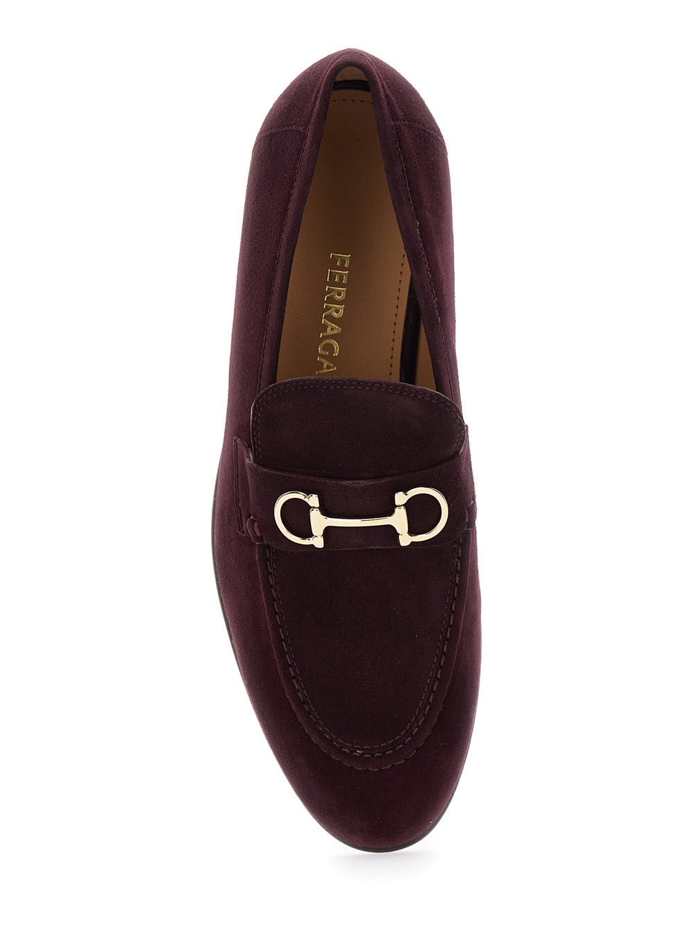 Mocassins femininos Ferragamo Bordeaux com placa Gancini na frente e salto baixo em camurça.