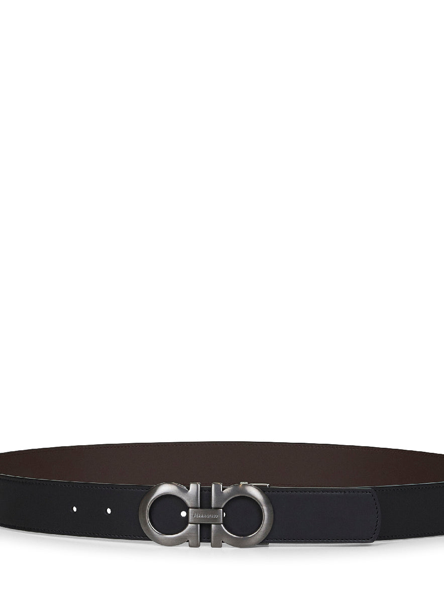 Cinto reversível Ferragamo Gancini em couro preto para homem.