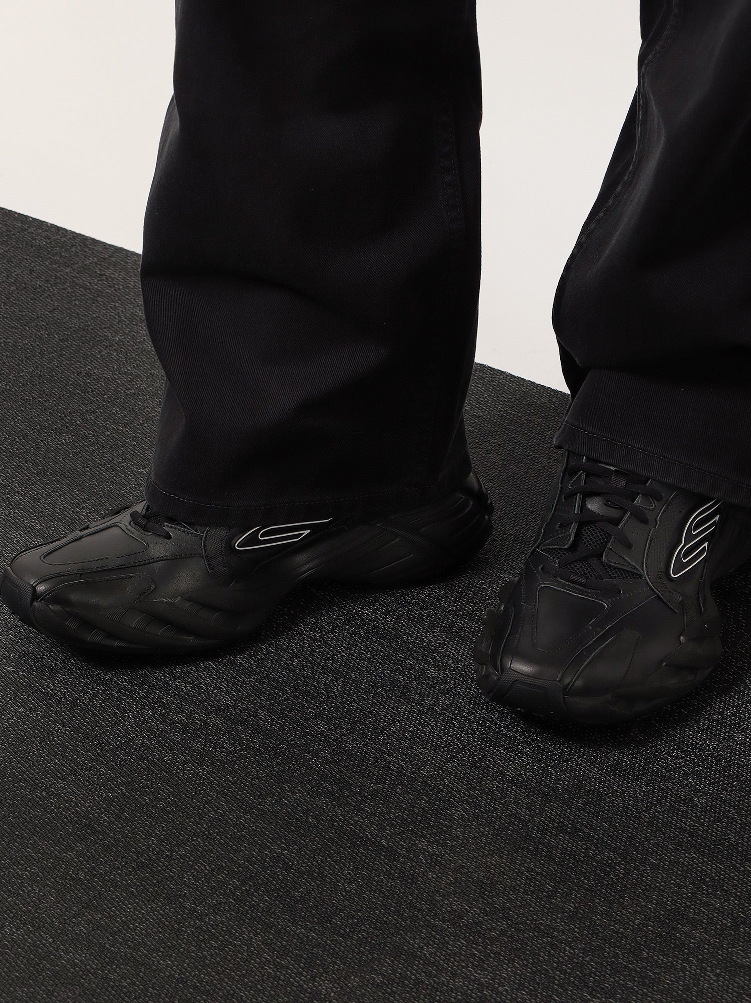 Balenciaga Men Monday Low-Top Leather Sneakers