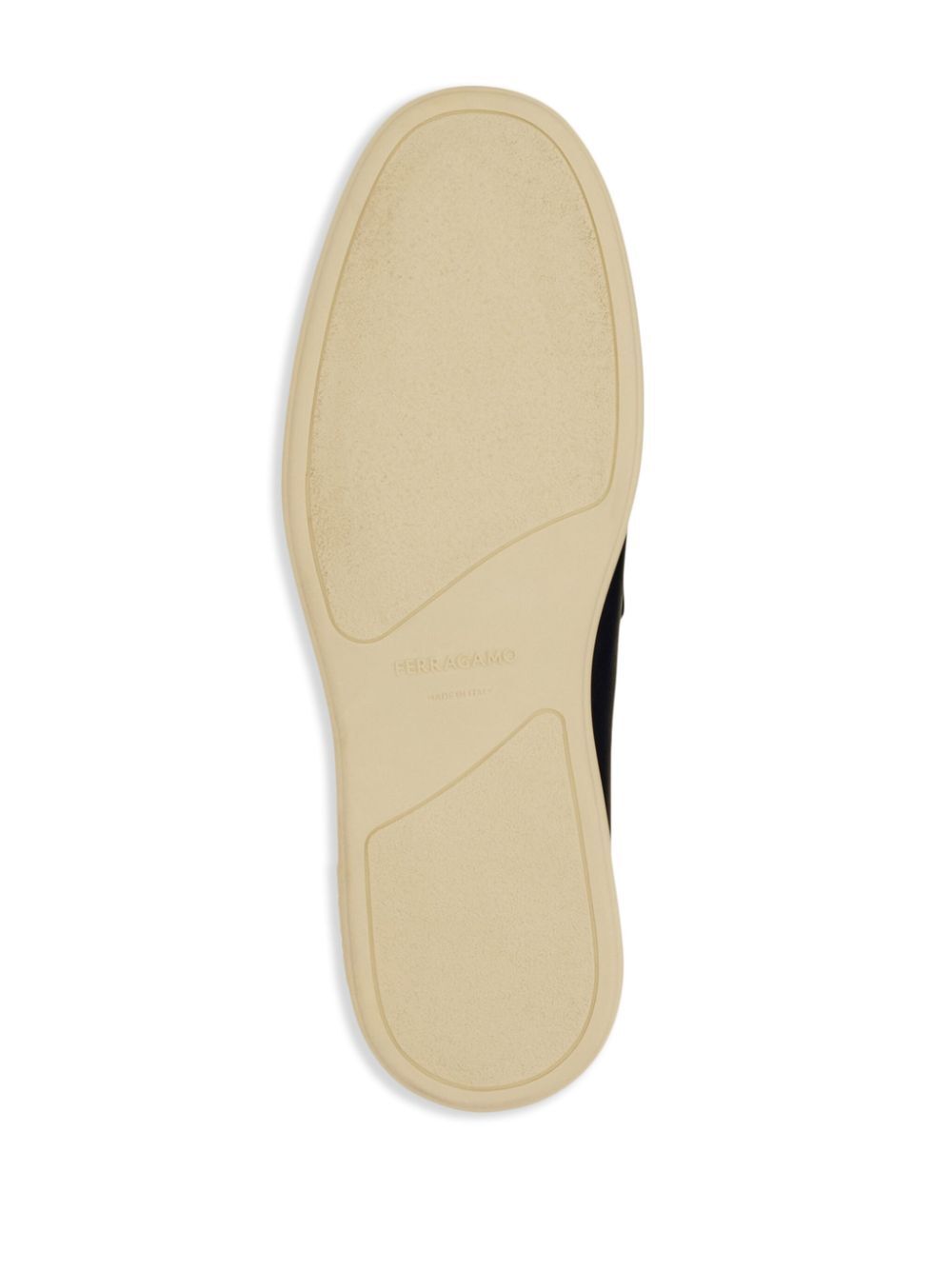 Mocassins casuais masculinos Ferragamo Cosimo em couro com fivela Gancini