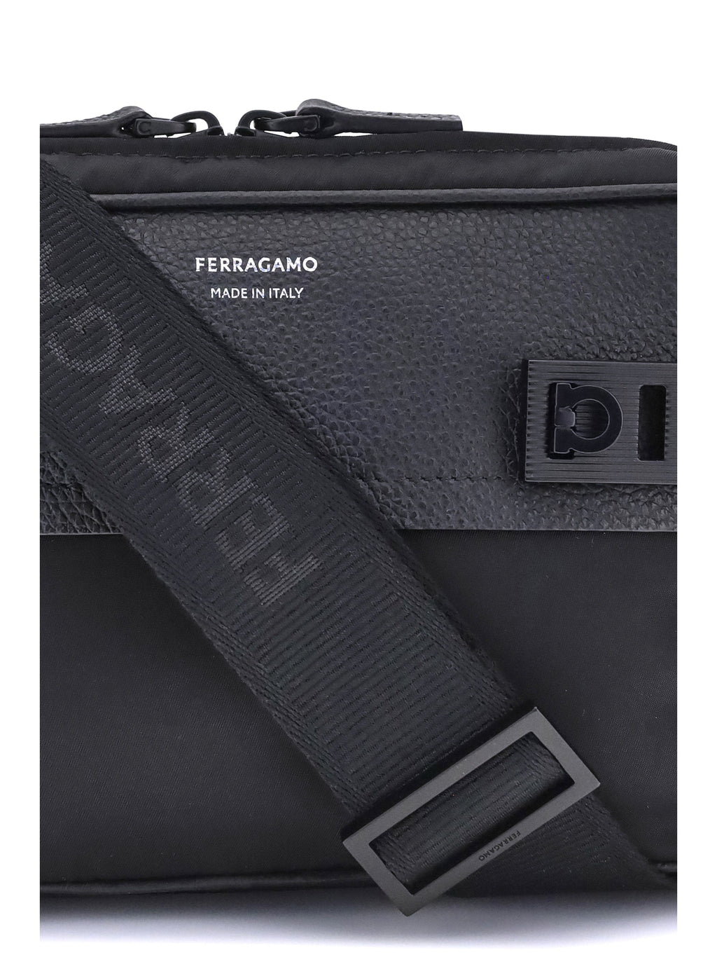 Bolsa de ombro Ferragamo masculina com fivela Gancini