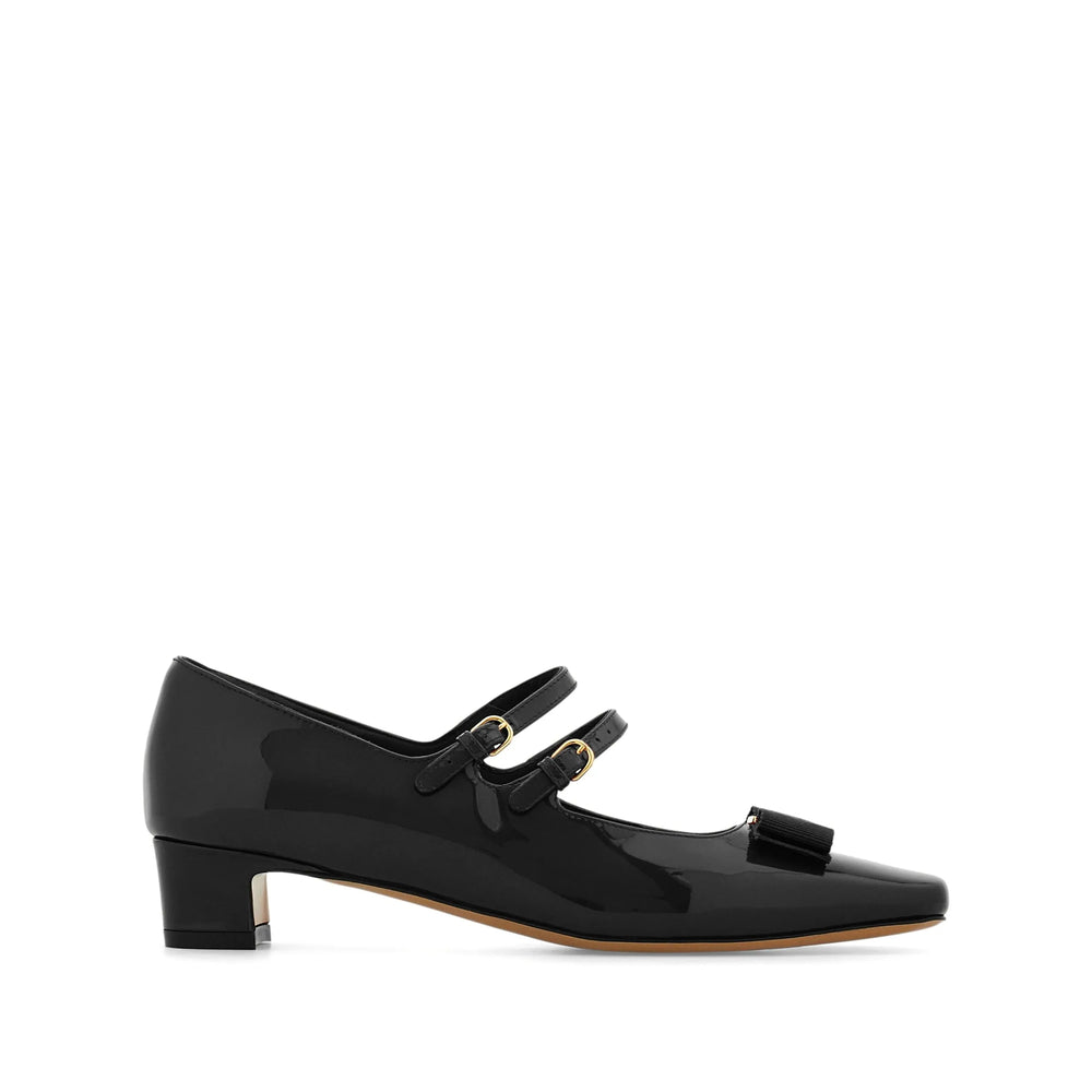 Sapatos de salto alto Ferragamo pretos femininos