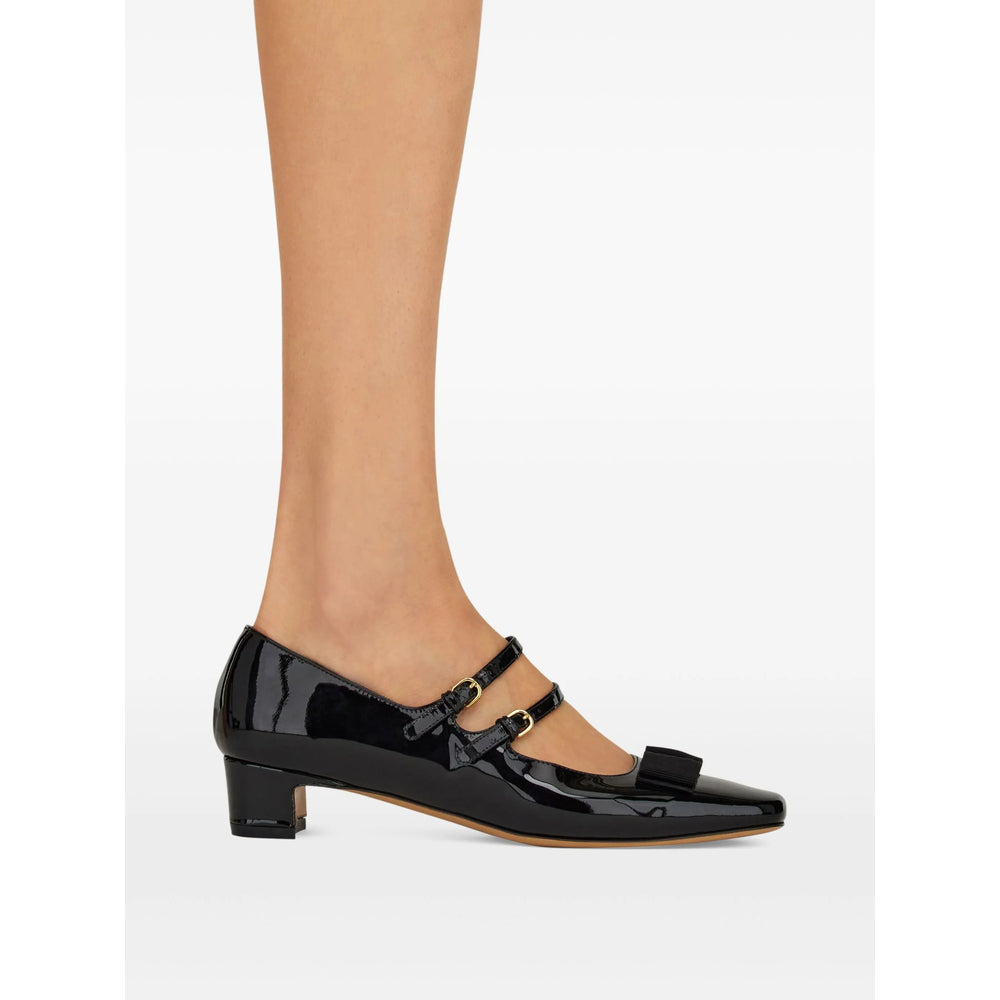 Sapatos de salto alto Ferragamo pretos femininos