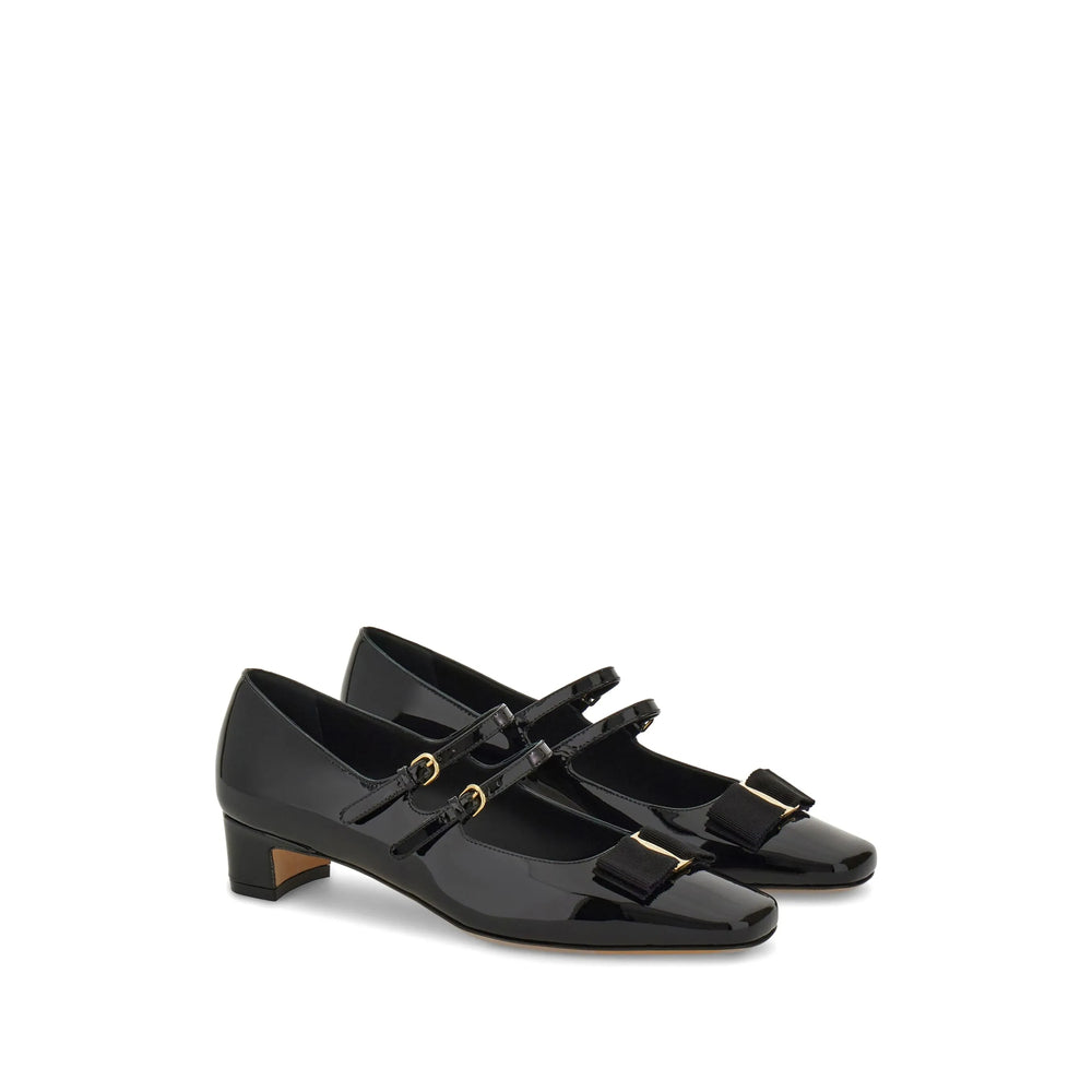 Sapatos de salto alto Ferragamo pretos femininos