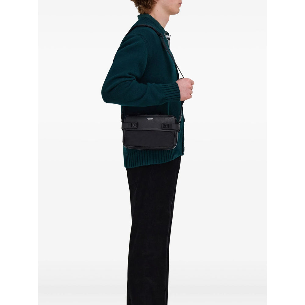 Bolsas de ombro Ferragamo pretas para homem