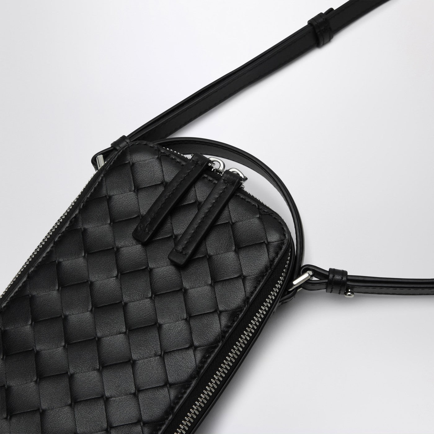 Bottega Veneta Men Getaway Smartphone Case In Black Intrecciato