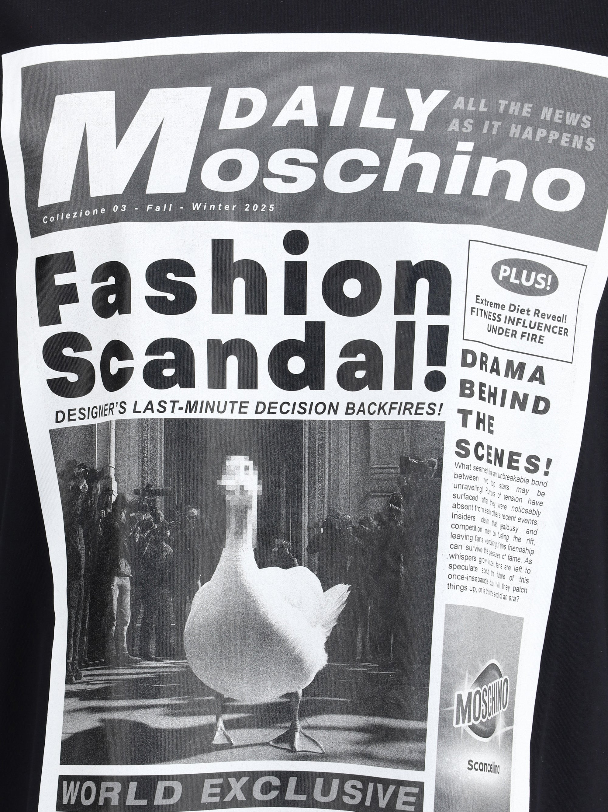 Moschino Men T-Shirt Whit Maxi Print