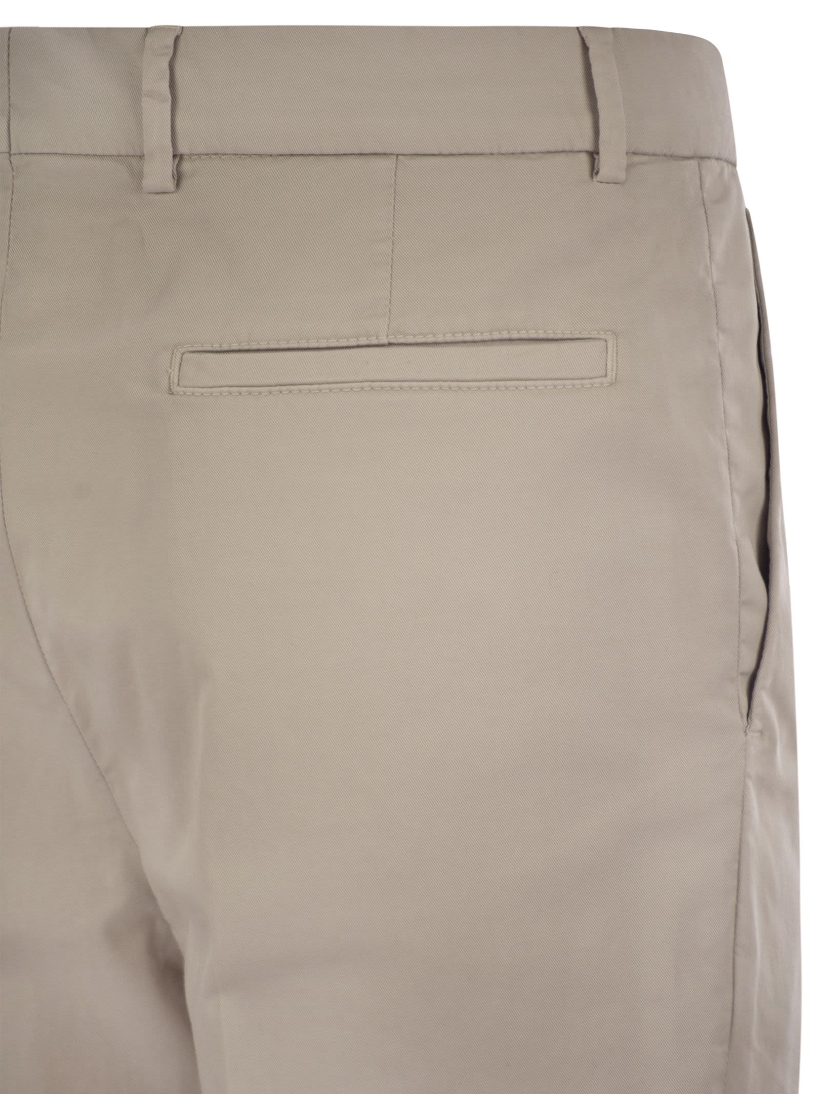 Brunello Cucinelli Men Garment-Dyed Leisure Fit Trousers In American Pima Comfort Cotton With Pleats