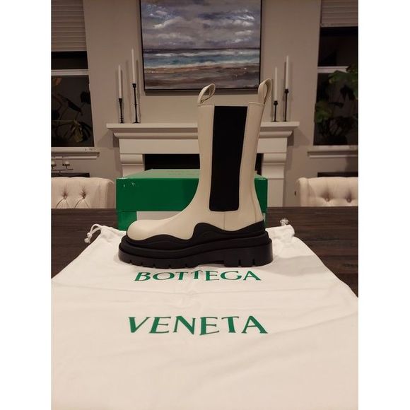 Bottega Veneta Women Off-White Rubber-Trimmed Leather Chelsea Boots/Booties